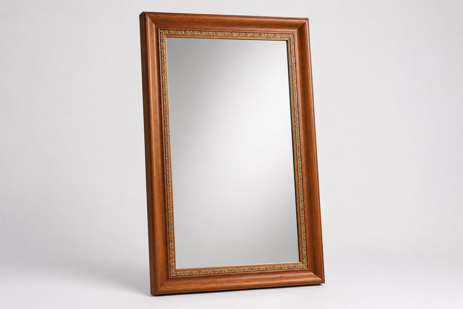 Grand miroir à poser biseauté en bois sculpté doré