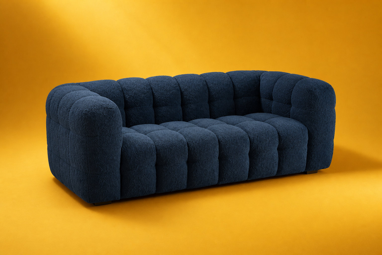 Le tissu chenille ou bouclette : focus sur le canapé nuage LILO bleu nuit