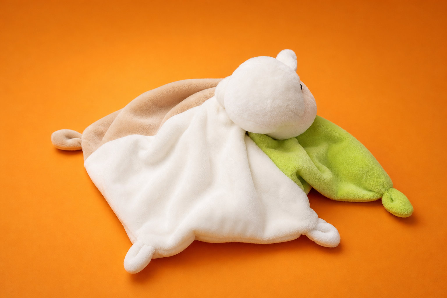 Doudou Mouton : la laine soyeuse pour des nuits paisibles