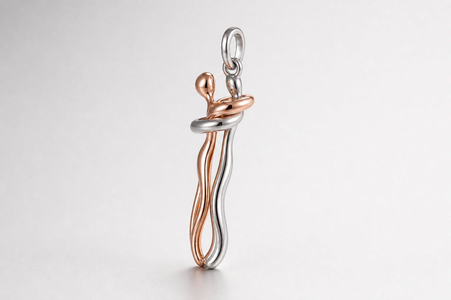 Pendentif couple enlacé - La force d'un lien silencieux