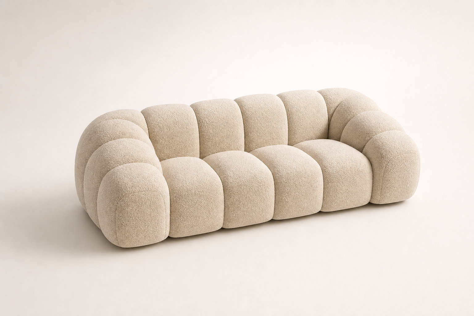Canapé nuage 3 places AVA en velours beige : l'accueil vaporeux