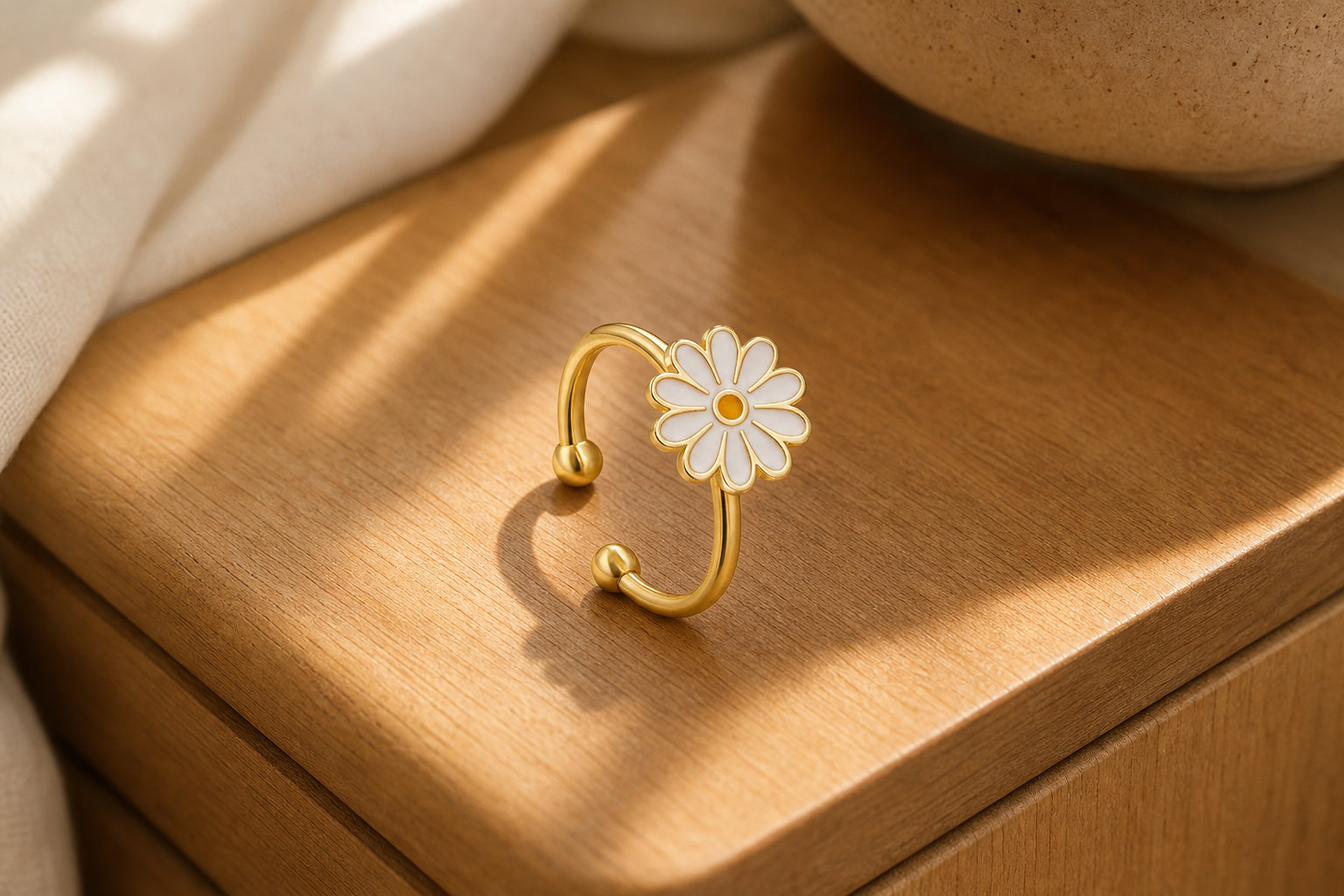 Bague Anti-Stress Ajustable - Marguerite : une fleur délicate pour chaque doigt