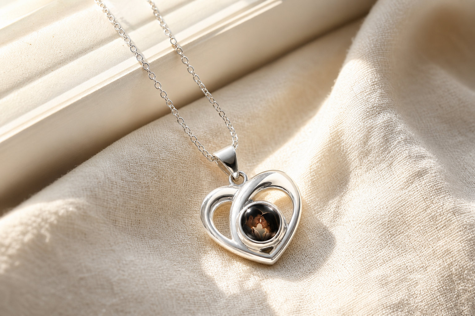 Pendentif Cœur Projection Photo, un secret d'amour contre votre peau