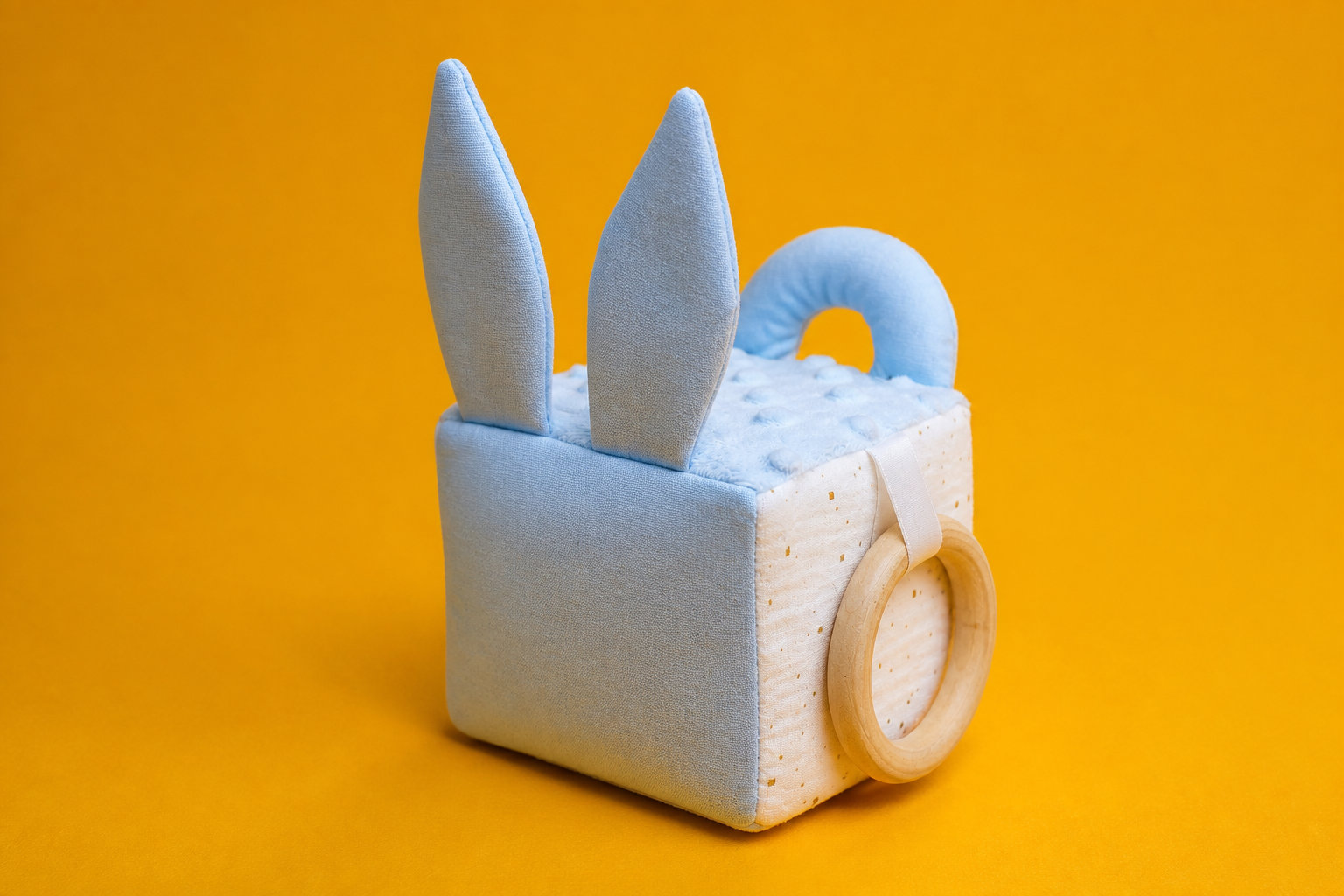 Cube d'activités en tissu Véhicules et stimulation visuelle