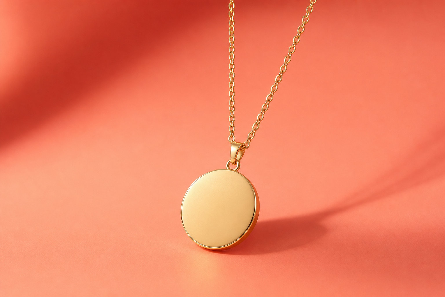Pendentif médaillon personnalisé pour une élégance intemporelle
