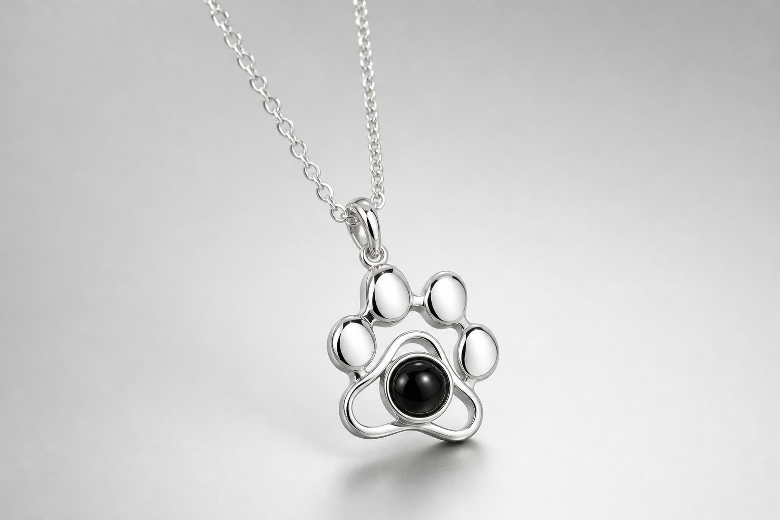 Pendentif patte de chien : votre compagnon toujours là