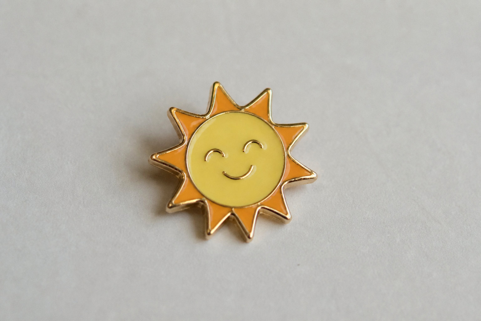 Lasst uns nackt werden Pin | Spielerischer Humor