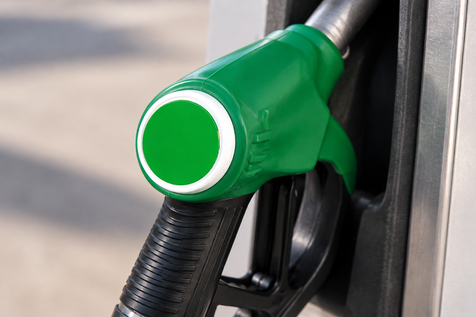 Pompe à essence affichant le carburant E10