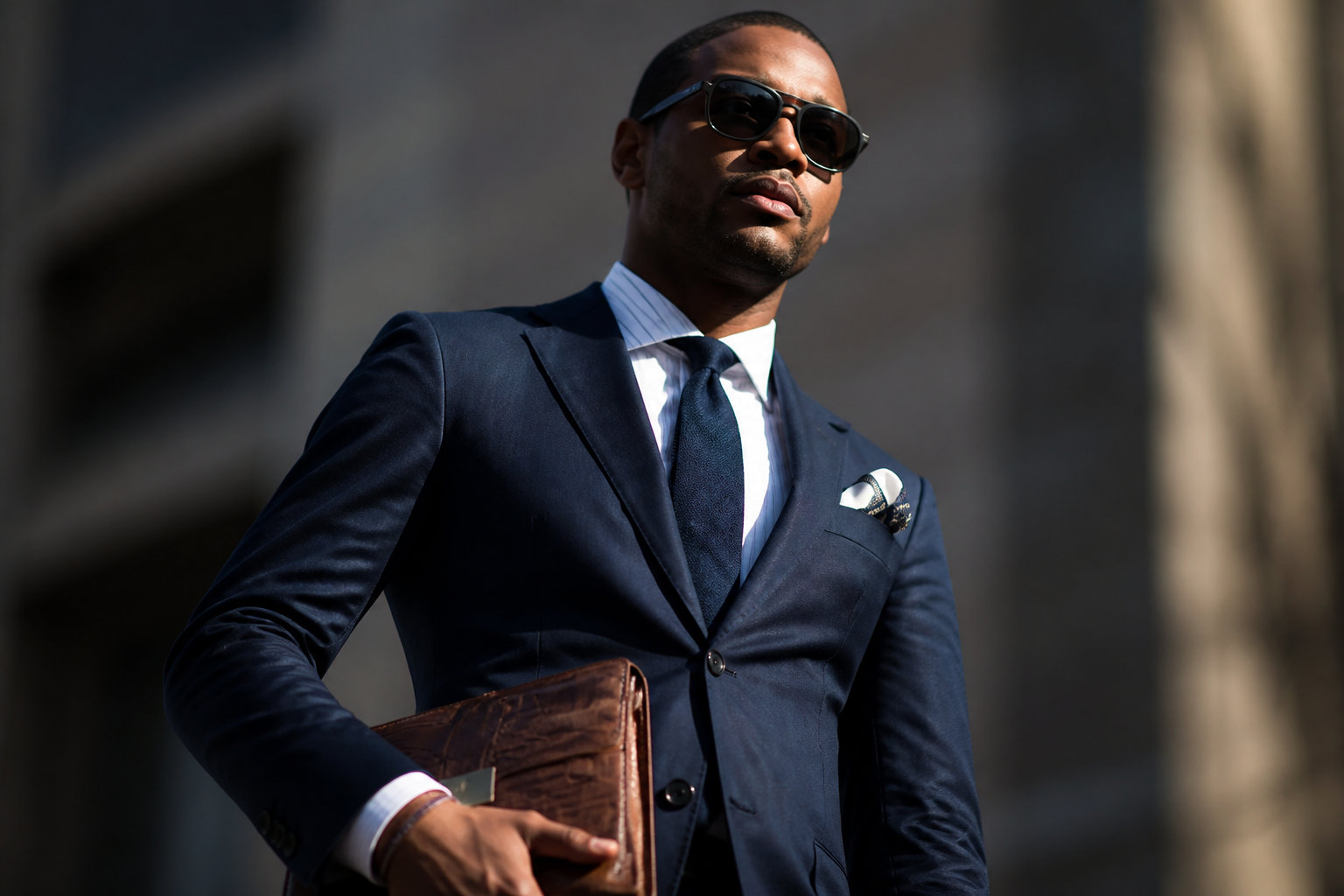 Maîtriser l'accord des couleurs entre vos costumes et vos souliers