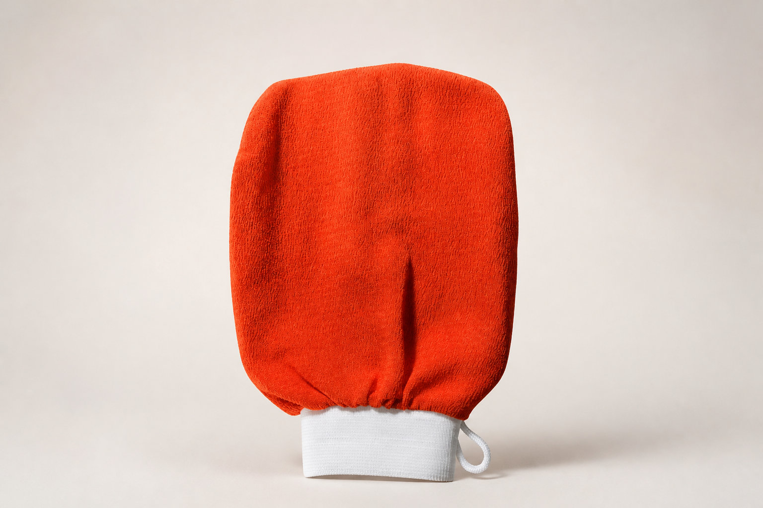 3 types de gants pour exfolier ton dos sans l'agresser