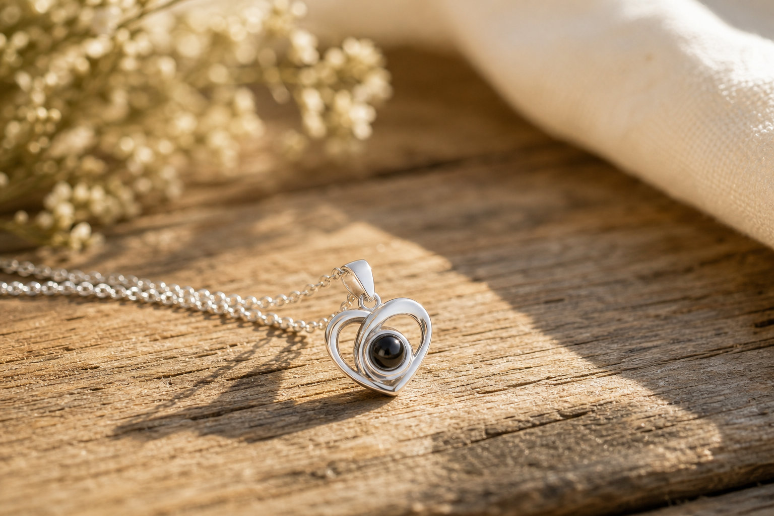 Pendentif Cœur Projection : l'amour pur qui se révèle dans la lumière