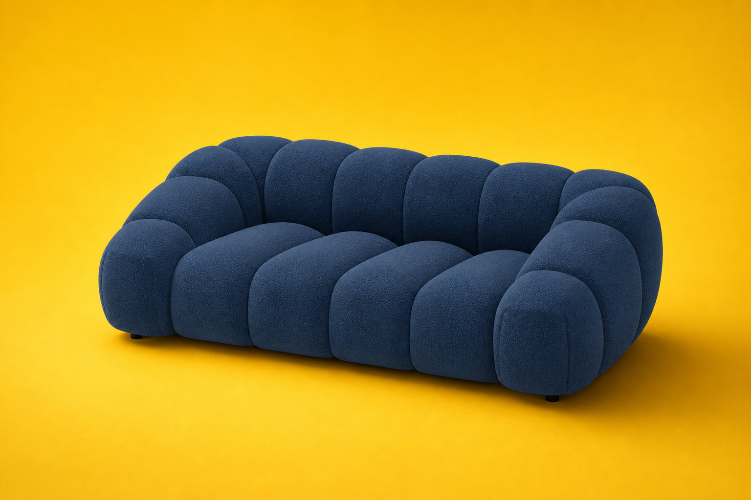 Canapé nuage 3 places AVA en velours bleu marine : la profondeur sophistiquée