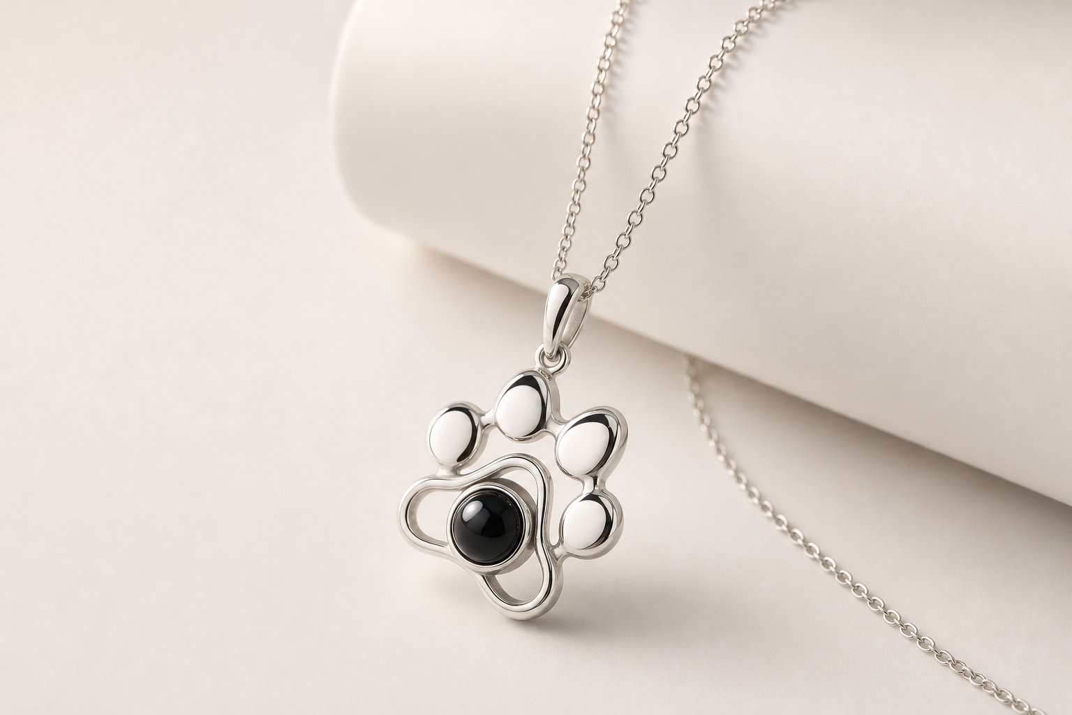 Pendentif patte de chien - Votre compagnon toujours à vos côtés
