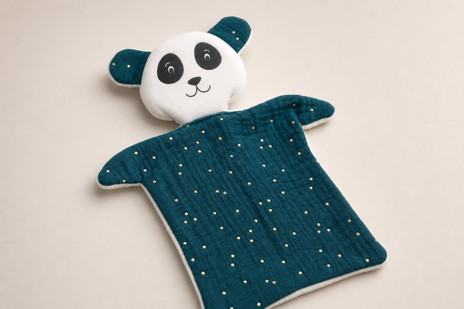 Doudou Panda bleu pétrole : l'élégance du graphisme pour bébé 🐼