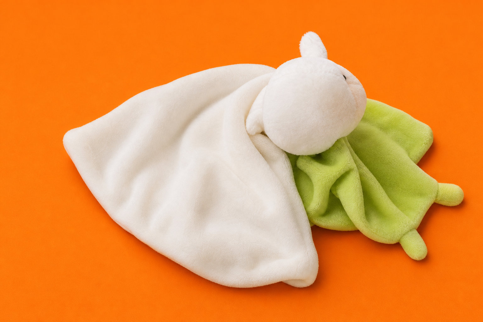 Doudou mouton : la tendresse d'une peluche personnalisée