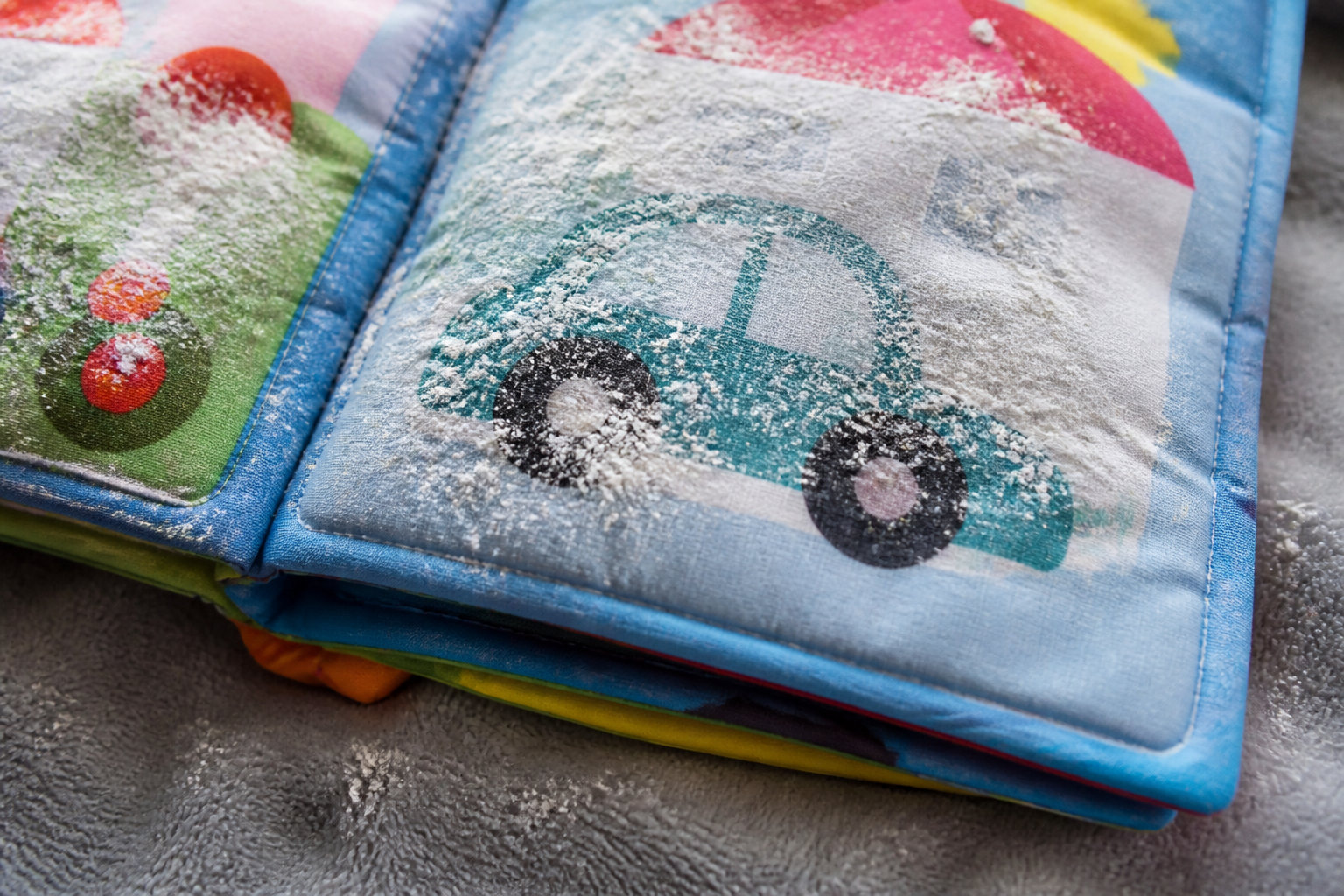 3 astuces pour dépoussiérer vos reliures textiles au quotidien