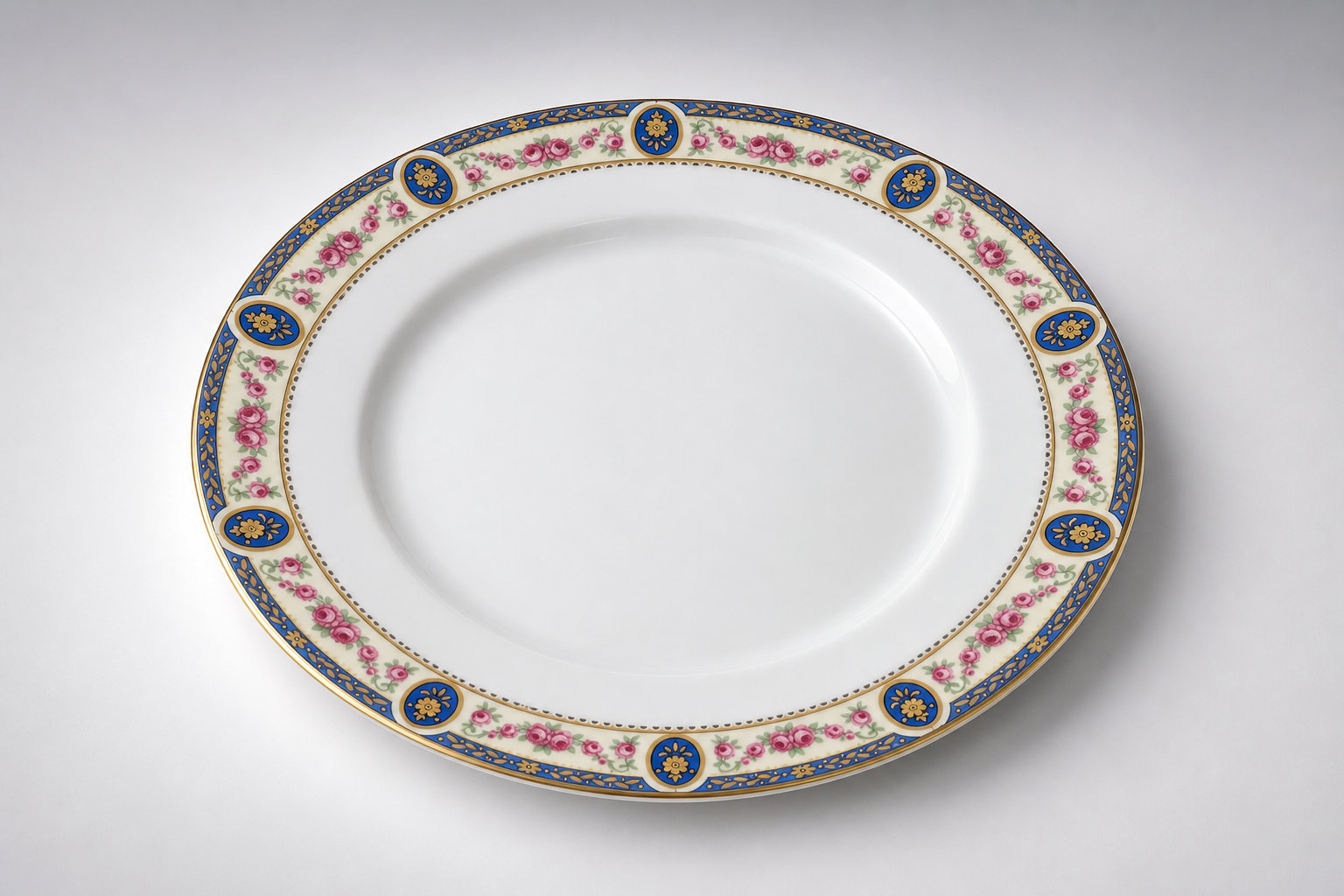 Lot de 7 assiettes plates : le grand classique du savoir-faire