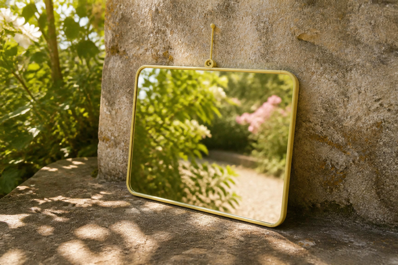 Miroir de barbier jaune pour réveiller ton coin salon