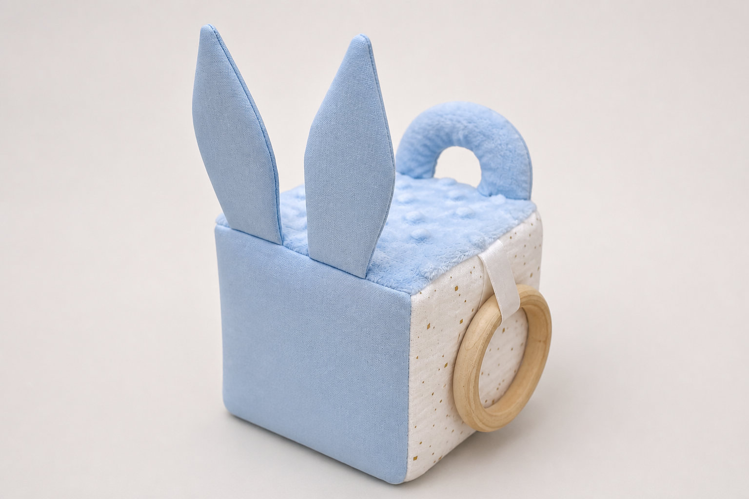 Cube d'activités en tissu véhicules et coordination motrice