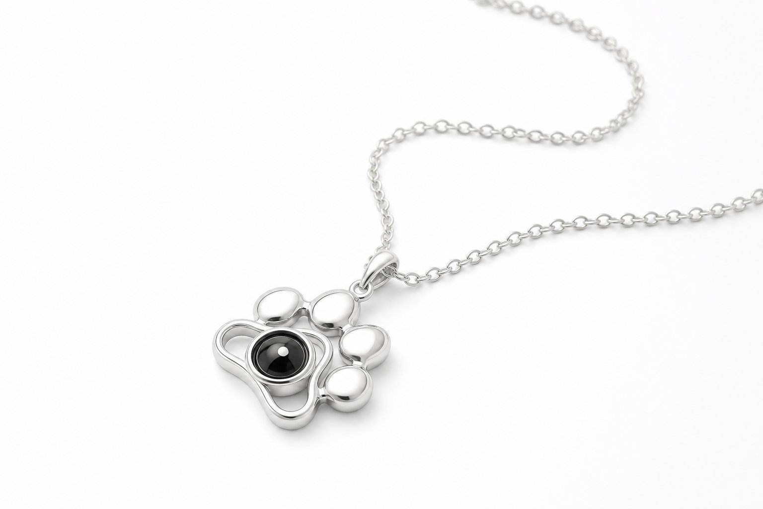 Pendentif Patte de Chien : un hommage vibrant à votre animal