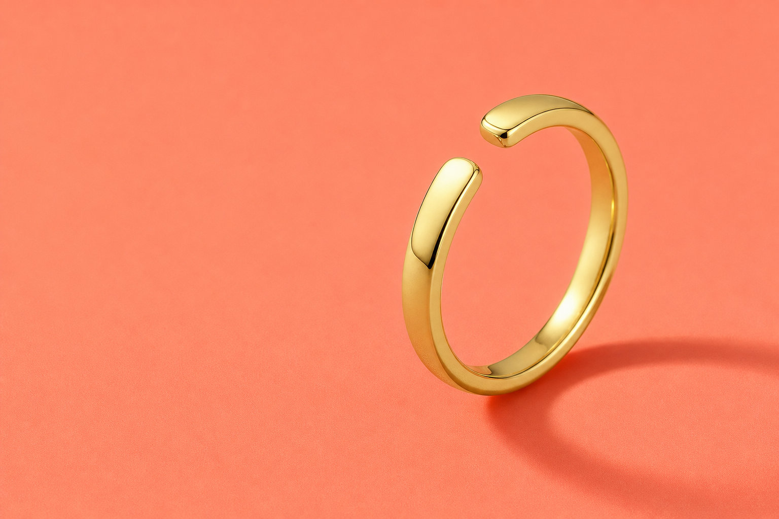 Bague Initiale Personnalisée : la rencontre de deux êtres sur un anneau