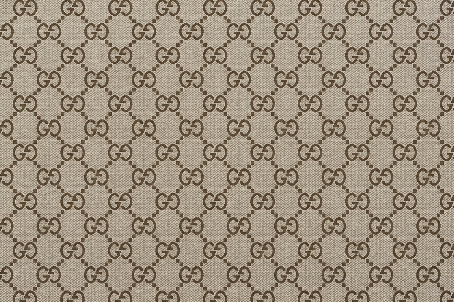Diversité des supports : application du monogramme GG et motifs dérivés