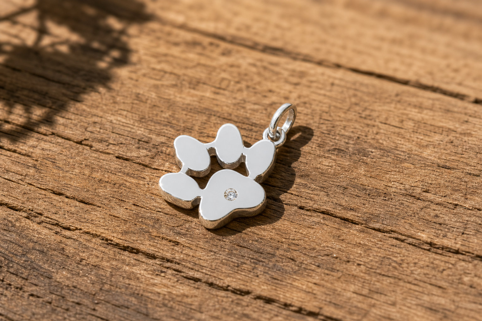Le Pendentif Patte de Chien qui honore votre ami le plus fidèle