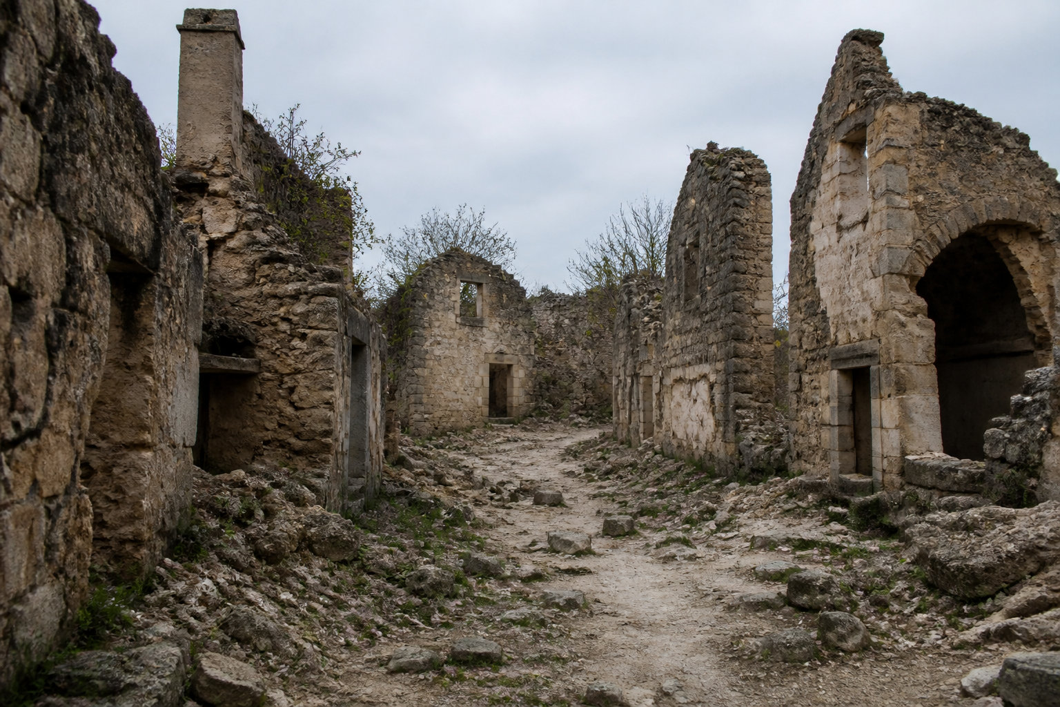 Les fractures de l'absolutisme : entre guerres et intolérance religieuse
