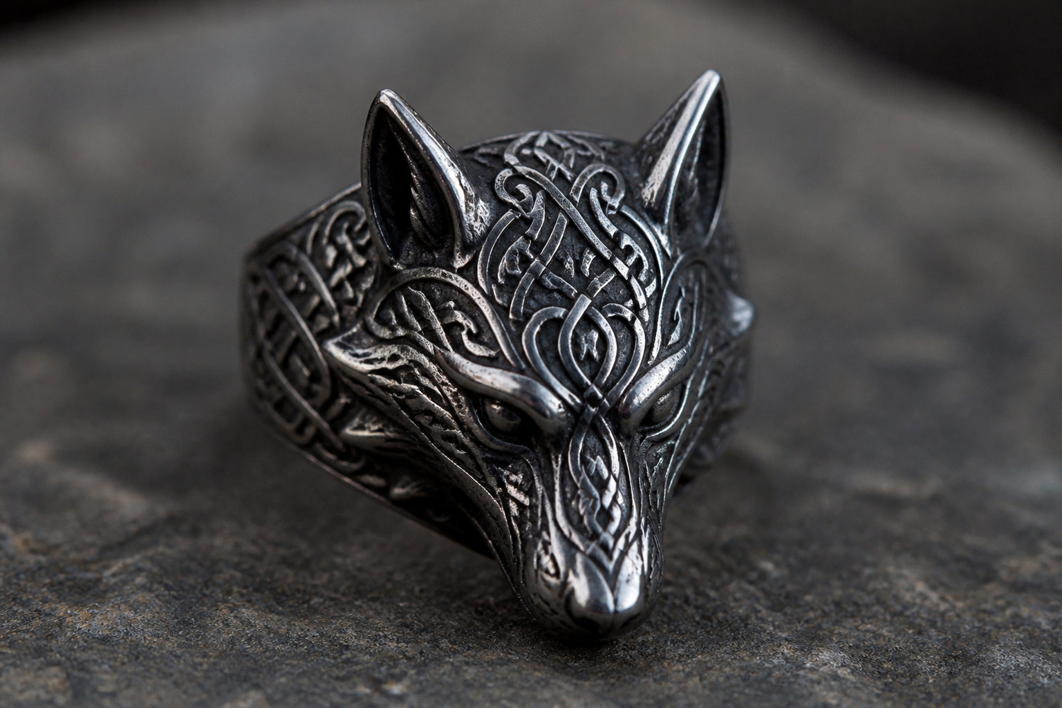 Anneau Loups Viking : soigner les détails de Fenrir