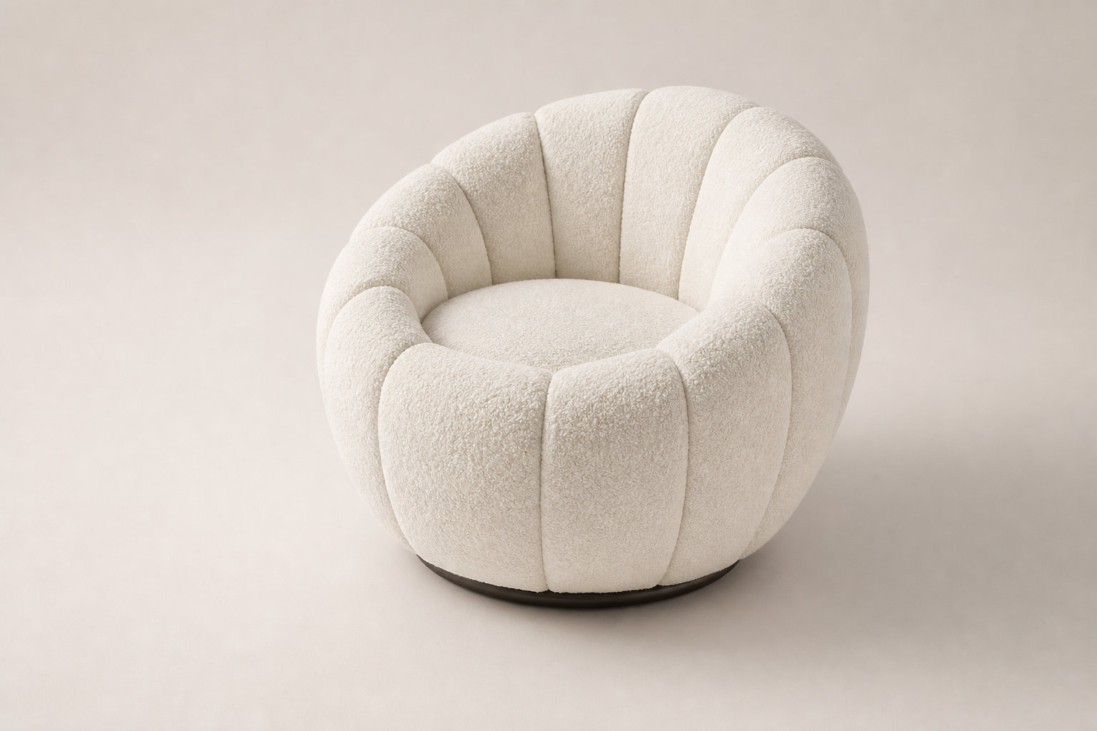 Fauteuil arrondi coquillage pivotant COSSATO : l'esthétique artistique