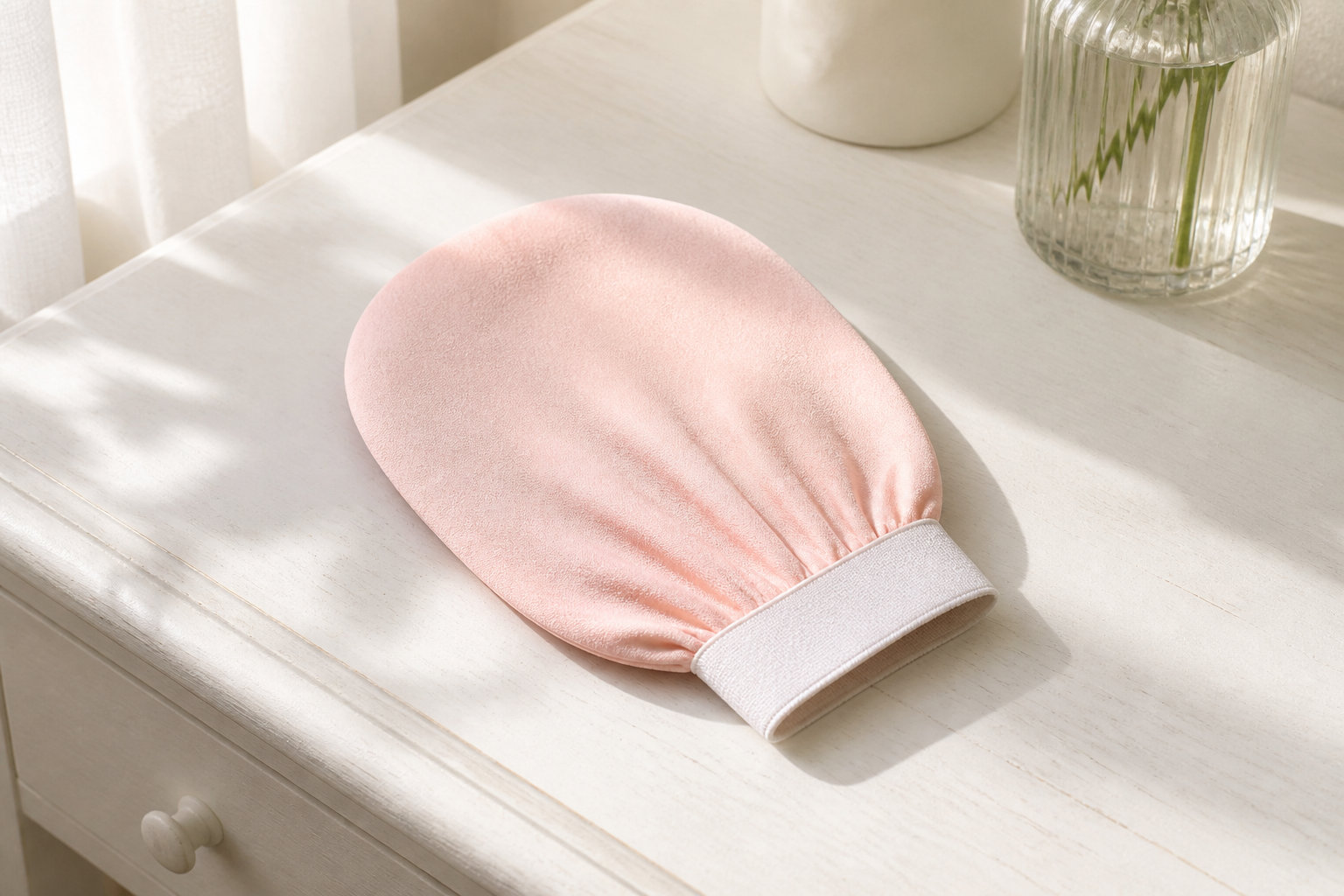 Gant corps en soie : pour une peau lisse et régénérée