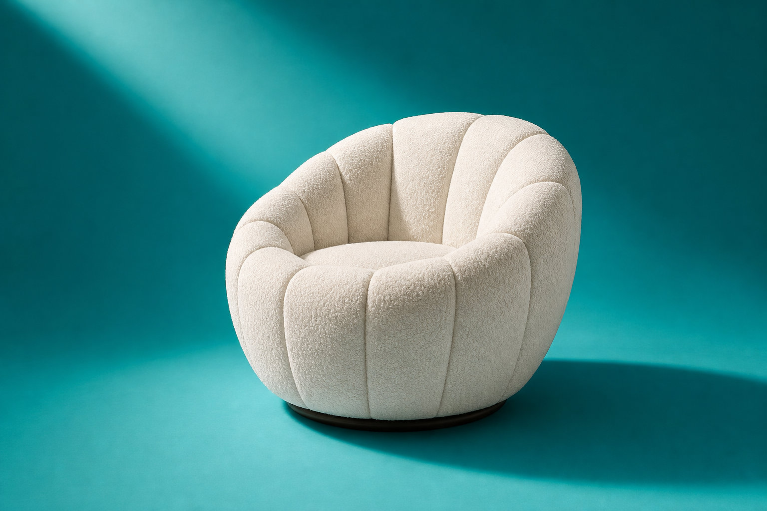L'esthétique artistique du fauteuil coquillage COSSATO en bouclette