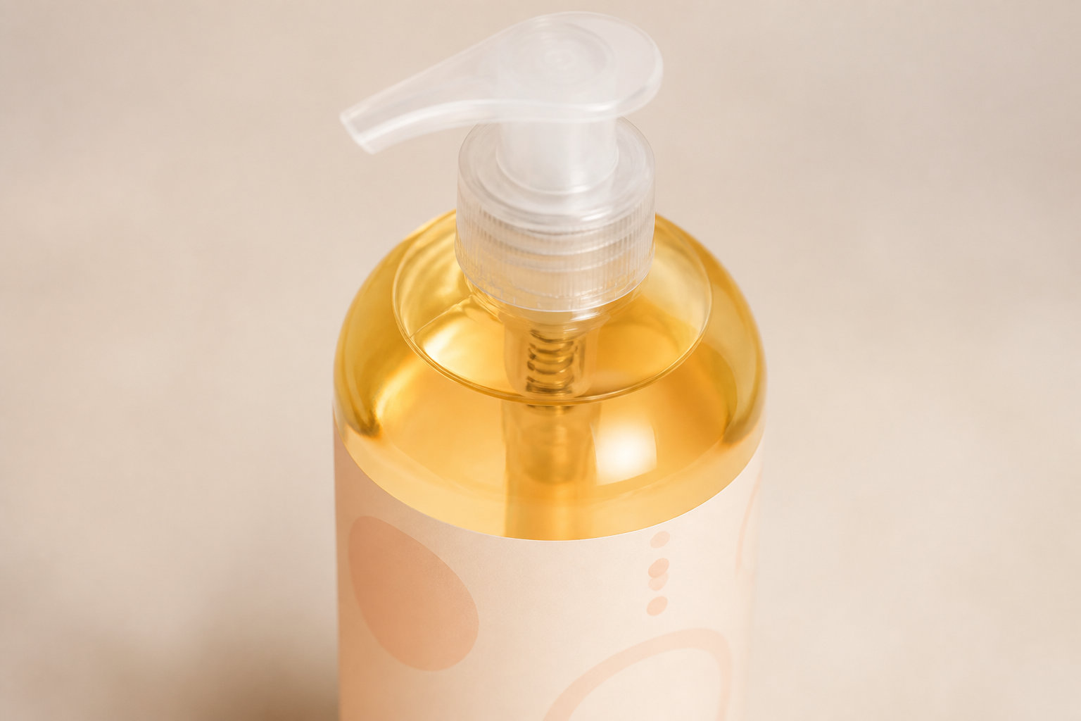 Une huile de massage bio pour un rituel spa à domicile