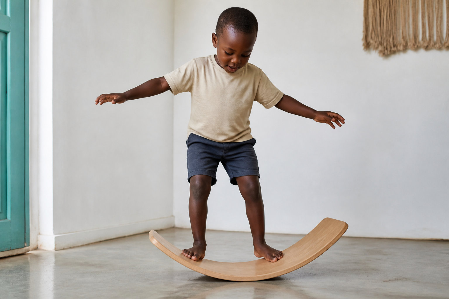 Pourquoi la planche d'équilibre Montessori transforme l'éveil moteur