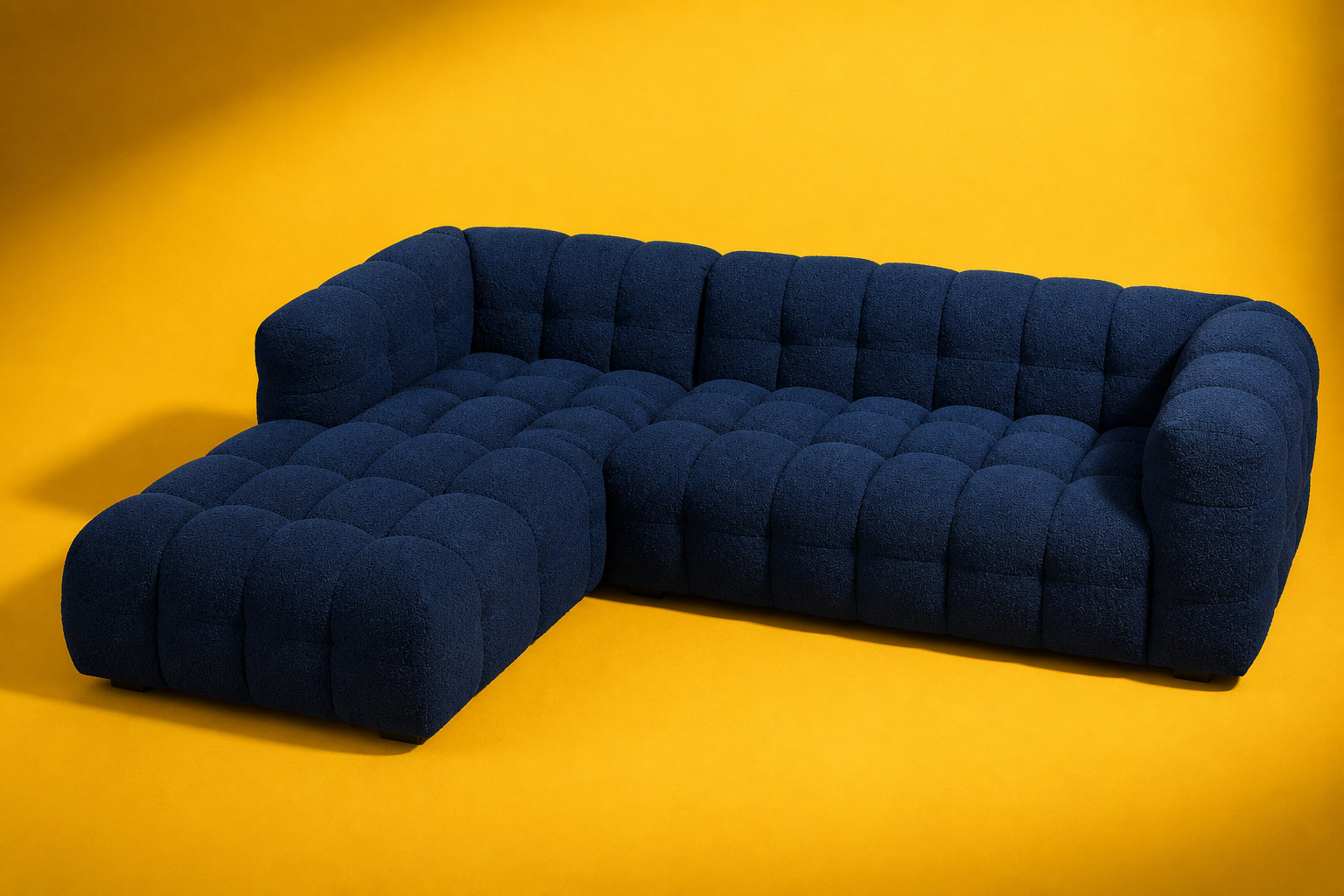 Effet cocon en bouclette bleu nuit avec le modèle Lilo