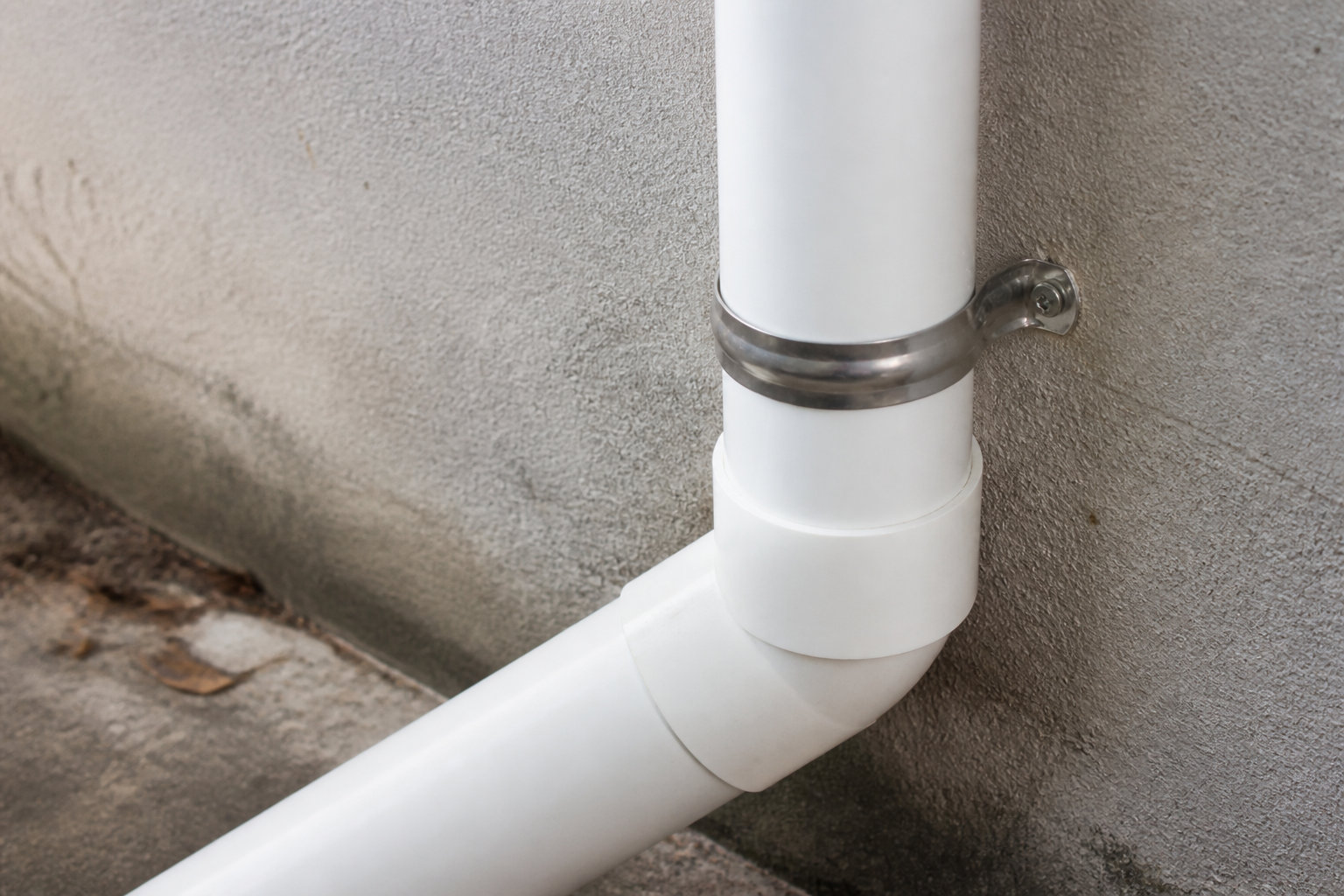 Réaliser les raccordements hydrauliques et électriques en toute sécurité