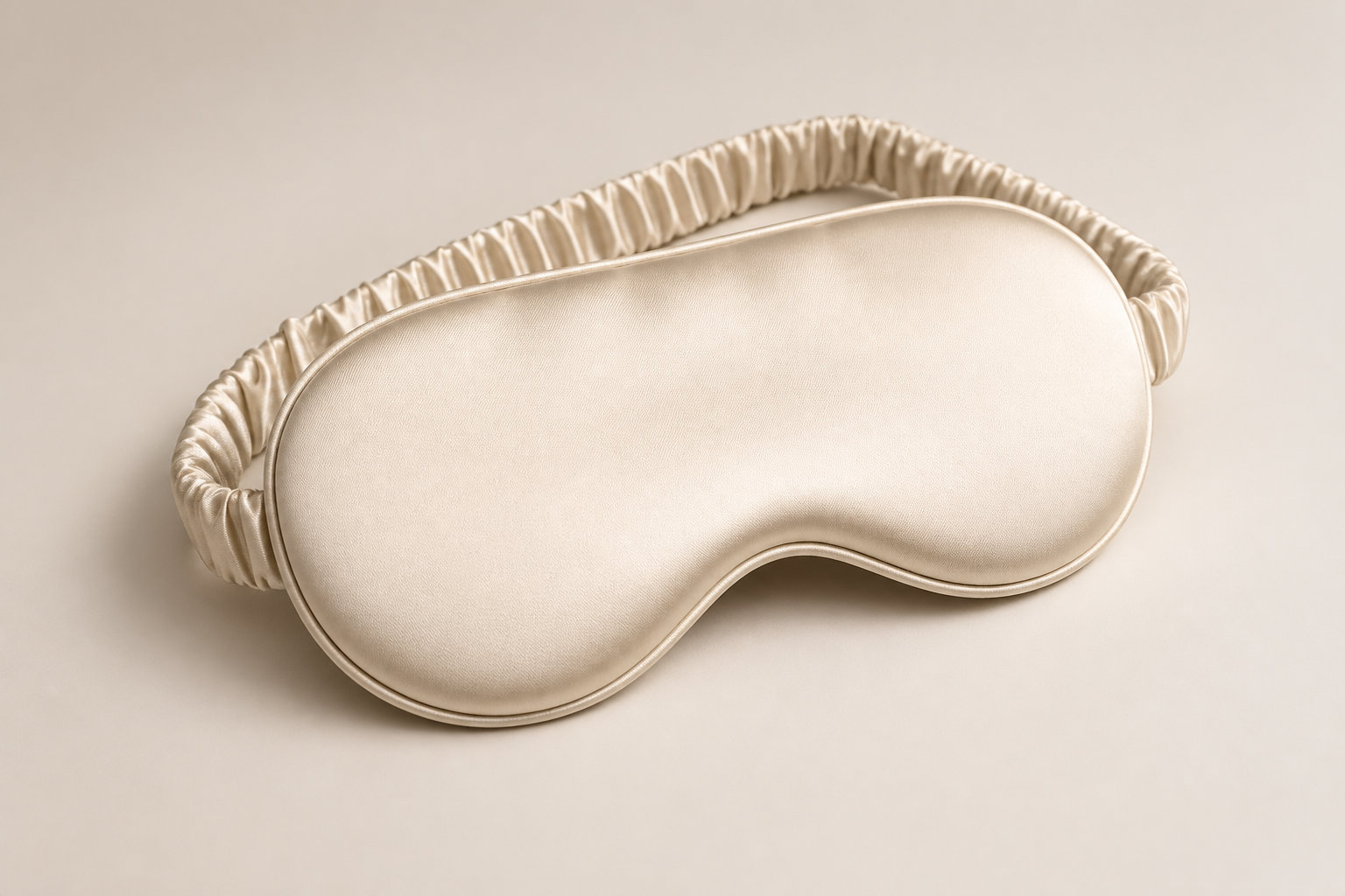 Masque de nuit en soie : ton secret pour un regard reposé