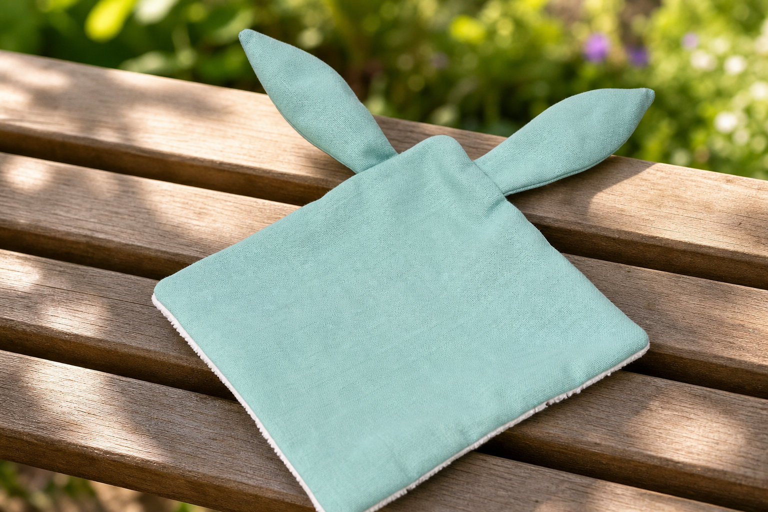 Doudou Plat avec oreilles tissu Panda menthe : fraîcheur et tendresse