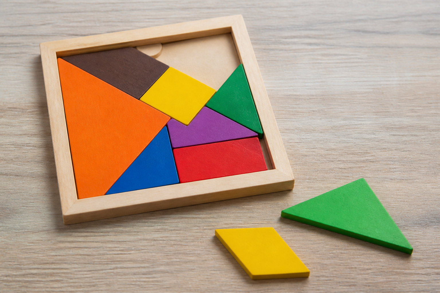 Jeu de construction bricolage Montessori : stimuler l'ingéniosité 🛠️