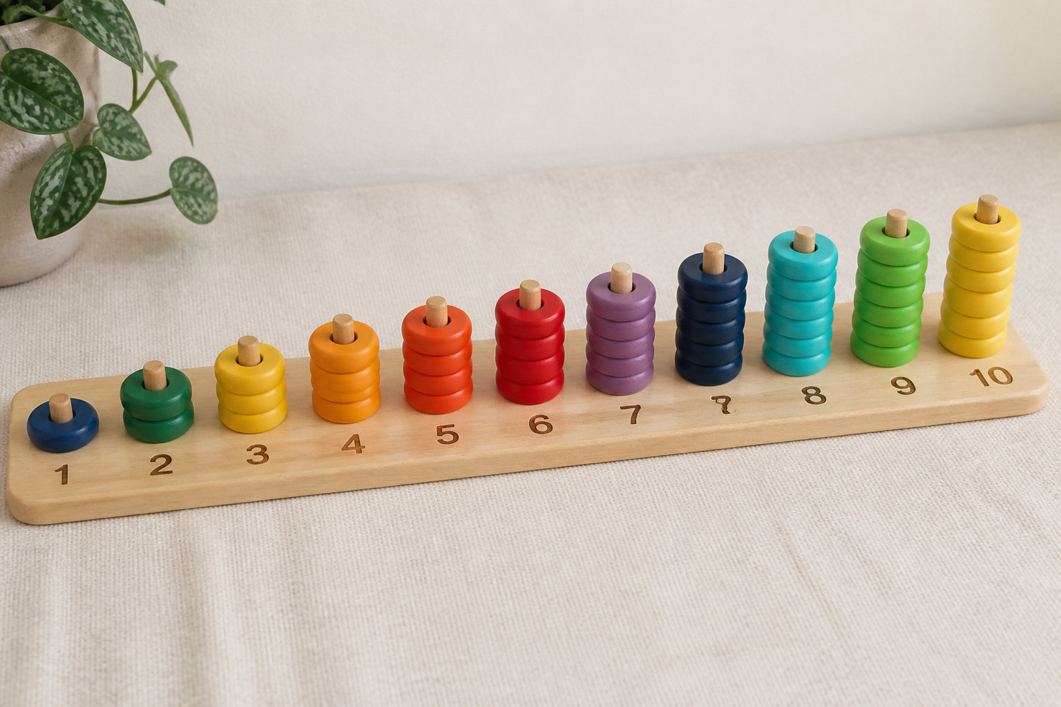 Planche en bois Montessori : associer les chiffres aux volumes géométriques