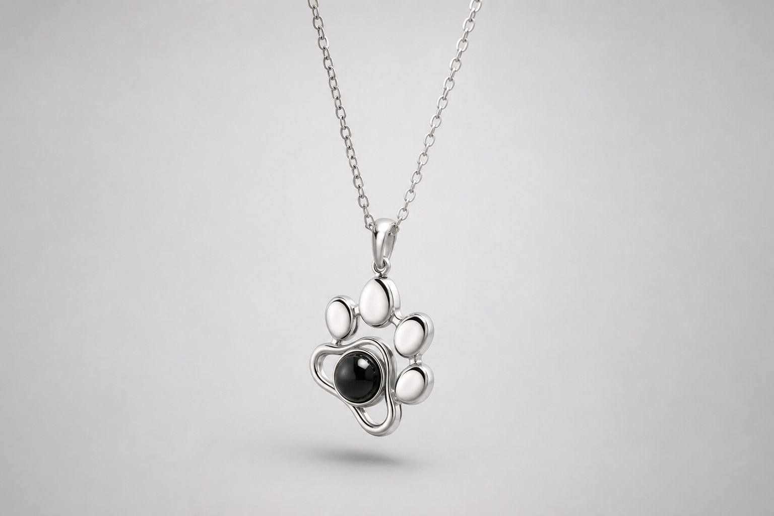 Pendentif patte de chien : l'hommage à la fidélité
