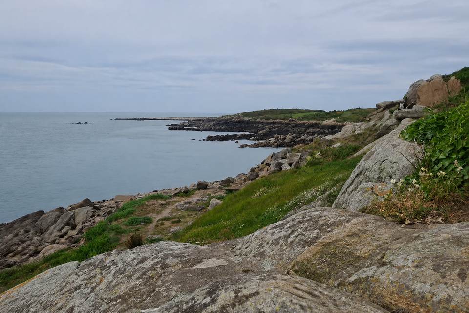 Parcourir la Grande Île sur le sentier du littoral