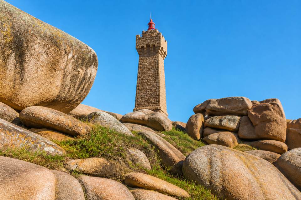 Patrimoine bâti et légendes de la pointe de Mean Ruz