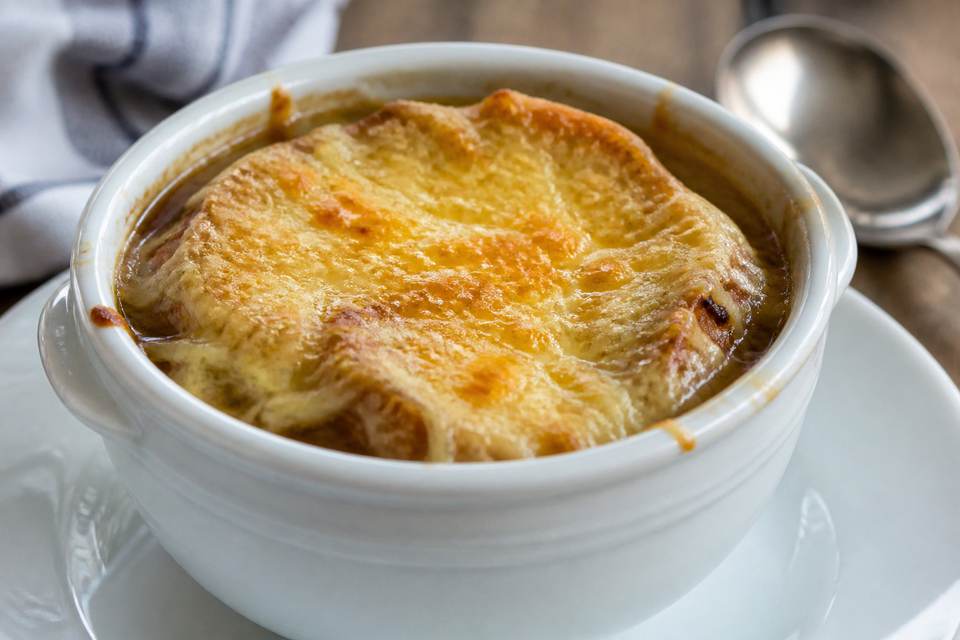 Secrets d'un gratinage croustillant et conseils de service