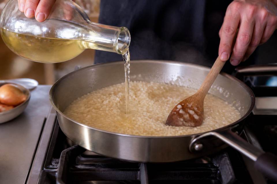 Technique de cuisson : secrets du nacrage et de l'absorption