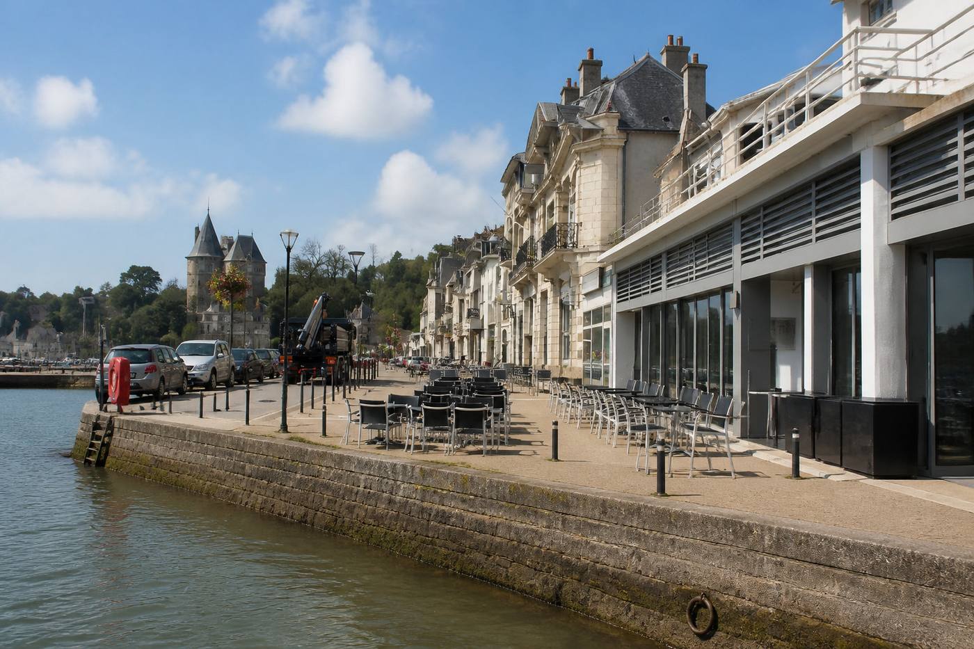 Le vieux port et les terrasses du quai Leray