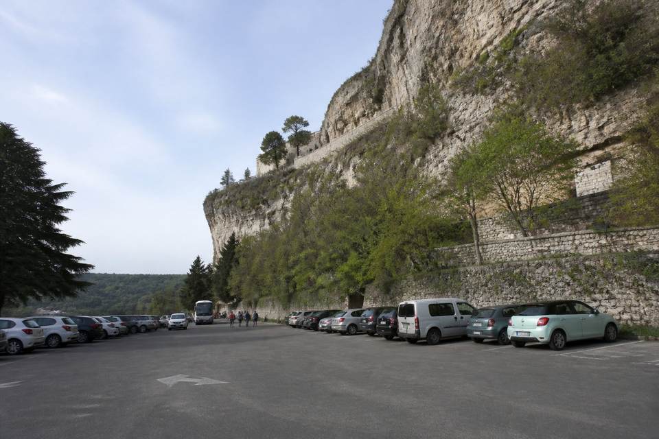 Choisir son point d'ancrage : parkings et accès