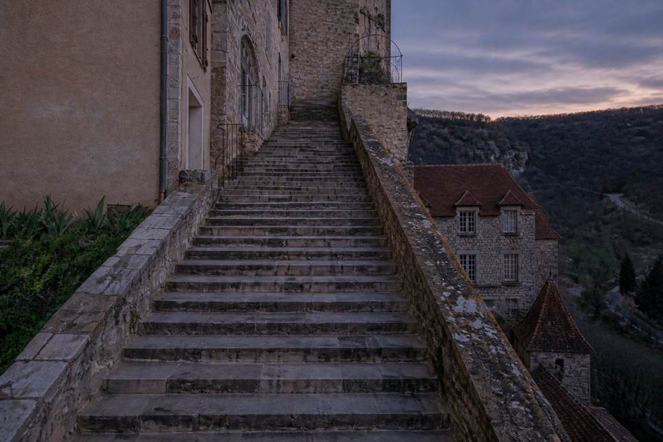 Dompter la verticalité : escaliers et transports