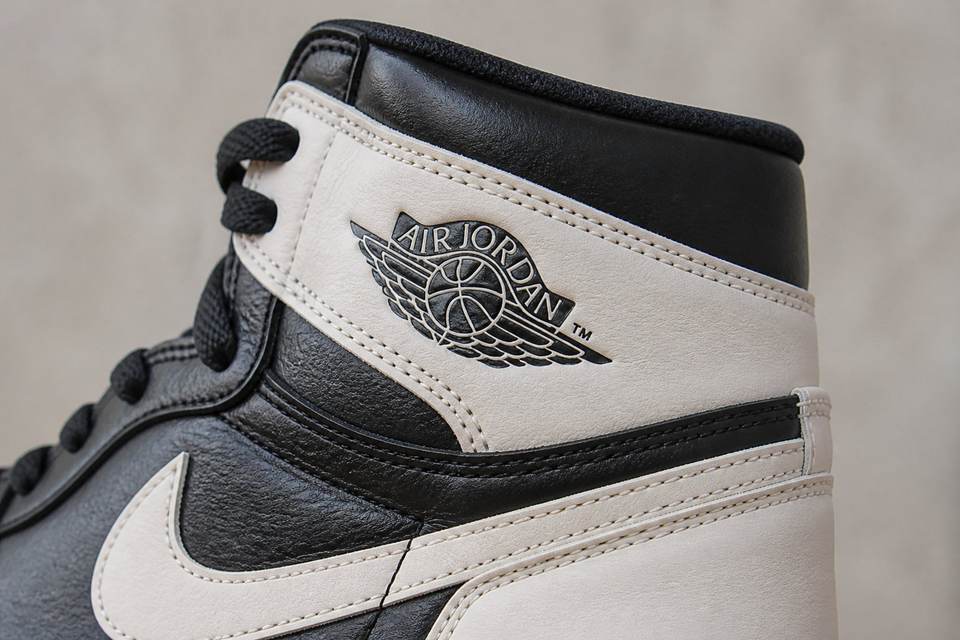 Mutation symbolique : passage de l'emblème Wings à la silhouette Jumpman